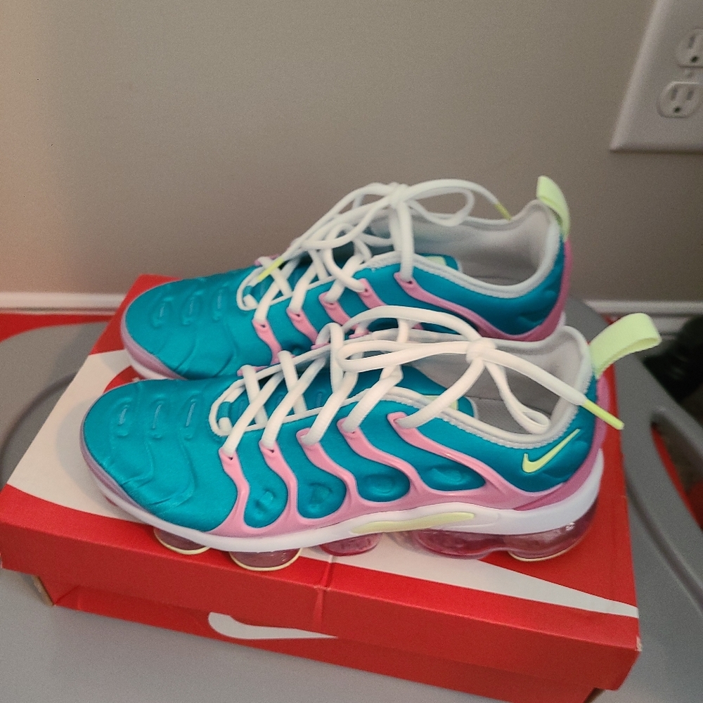 Easter Color way- White… Platinum Tint… Oracle Aqua and Barely Volt